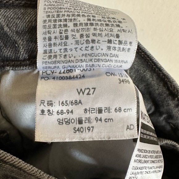 Levi’s Washed Black Premium Denim Classic Raw Hem High Waisted Jeans size 27 EUC - Picture 9 of 10